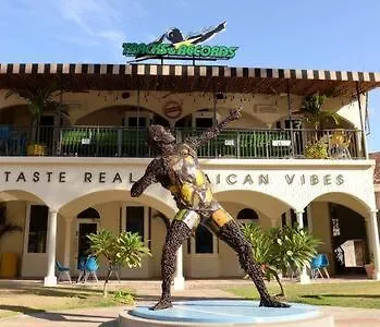 Inn Hospitality Expert Zeppelin - Tour Pool Bar Beach Montego Bay Jamaica