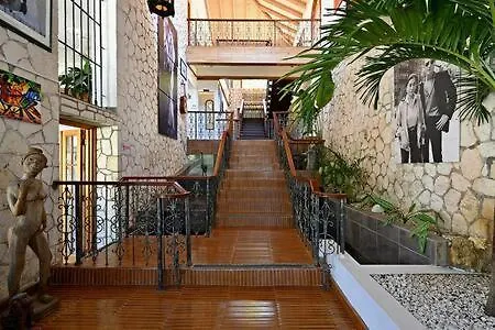 Hospitality Expert Zeppelin - Tour Pool Bar Beach Montego Bay
