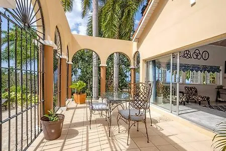 Hospitality Expert Zeppelin - Tour Pool Bar Beach Montego Bay Jamaica