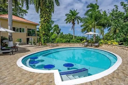 Hospitality Expert Zeppelin - Tour Pool Bar Beach مونتيغو باي بيت ريفي