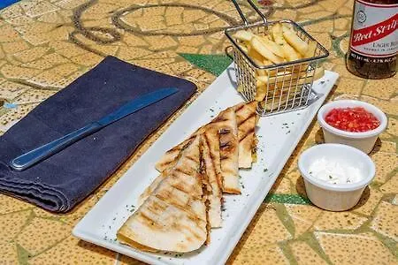Hospitality Expert Zeppelin - Tour Pool Bar Beach مونتيغو باي