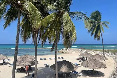 Hospitality Expert Zeppelin - Tour Pool Bar Beach مونتيغو باي بيت ريفي
